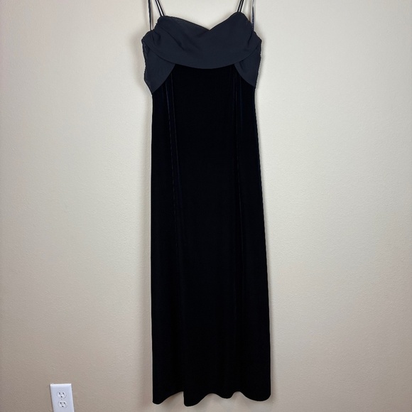 Betsy & Adam by Jaslene Black Velvet Aline Spaghetti Strap Maxi Evening Gown - Picture 1 of 11